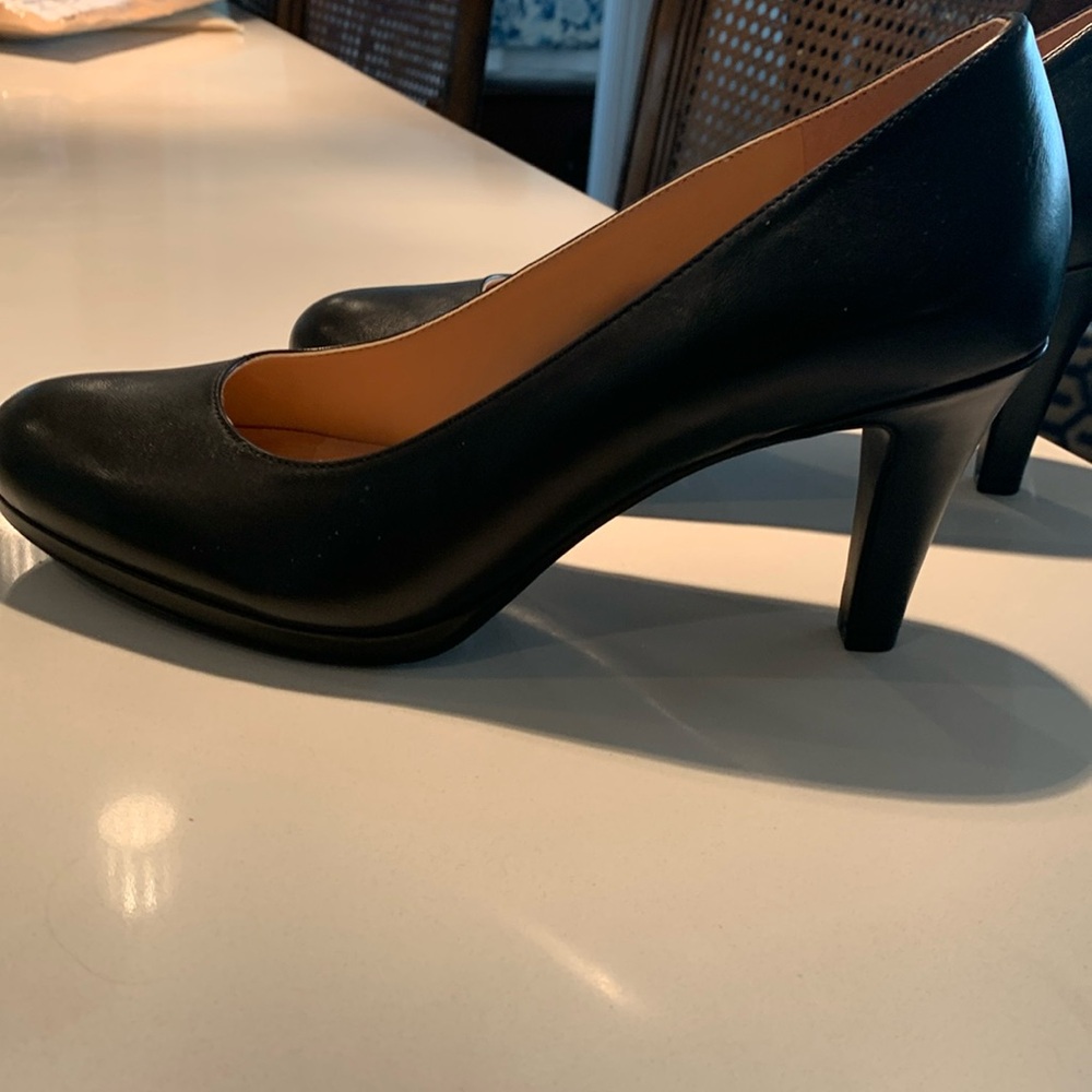Naturalizer “Michelle” pumps (New without tags)
